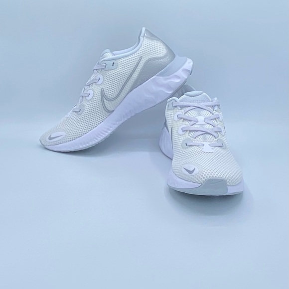 NEW! Nike Renew Run Women's Running Shoe Size 10 - Picture 3 of 8